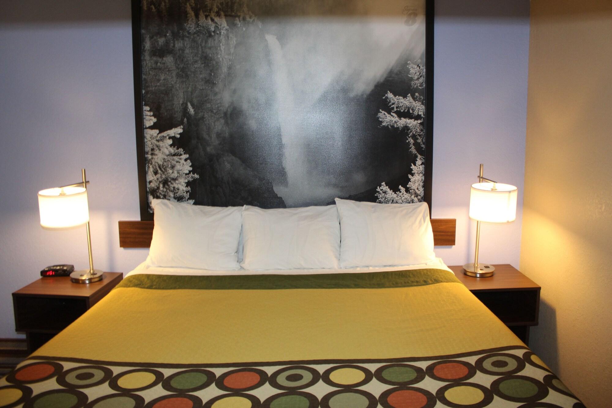 Hotel Super 8 By Wyndham Kamloops On The Hill Exteriér fotografie