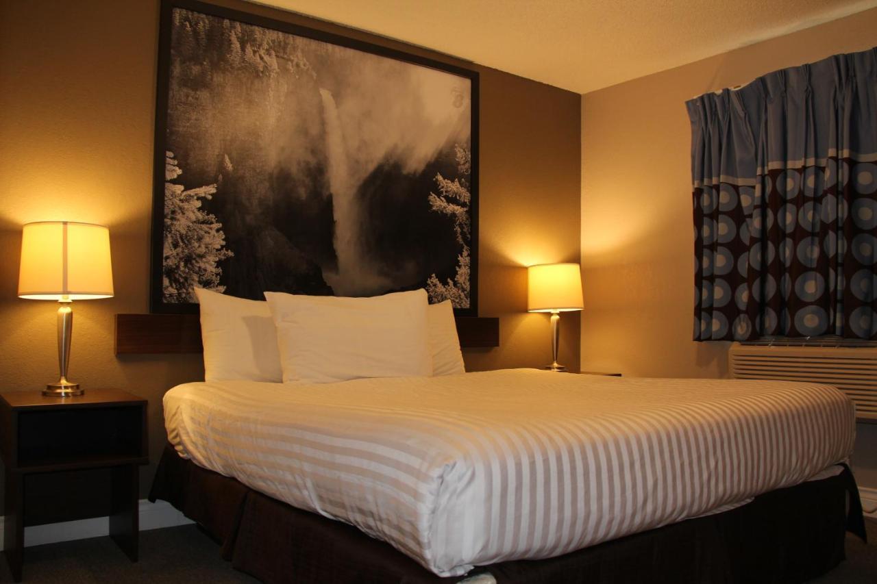 Hotel Super 8 By Wyndham Kamloops On The Hill Exteriér fotografie