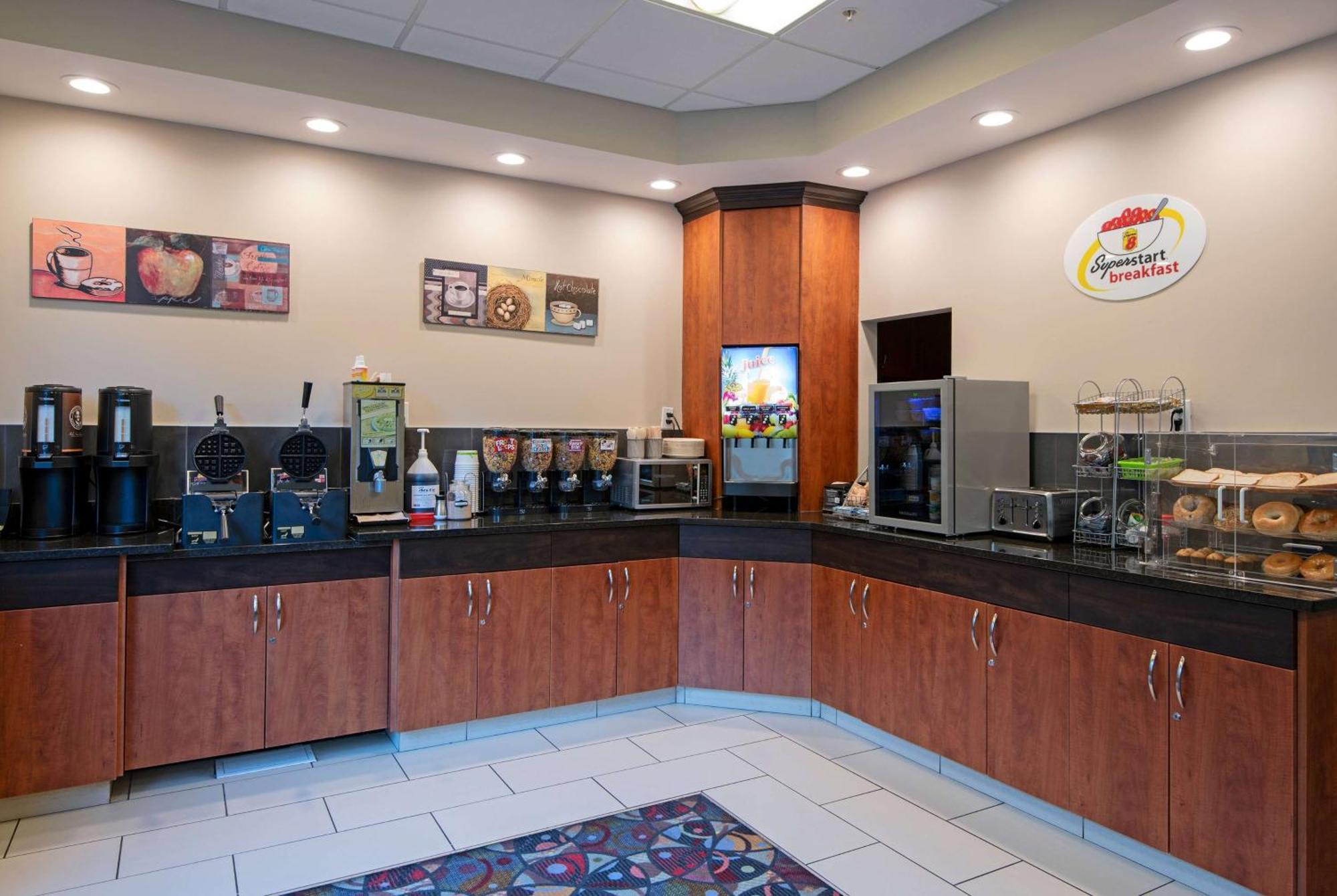 Hotel Super 8 By Wyndham Kamloops On The Hill Exteriér fotografie