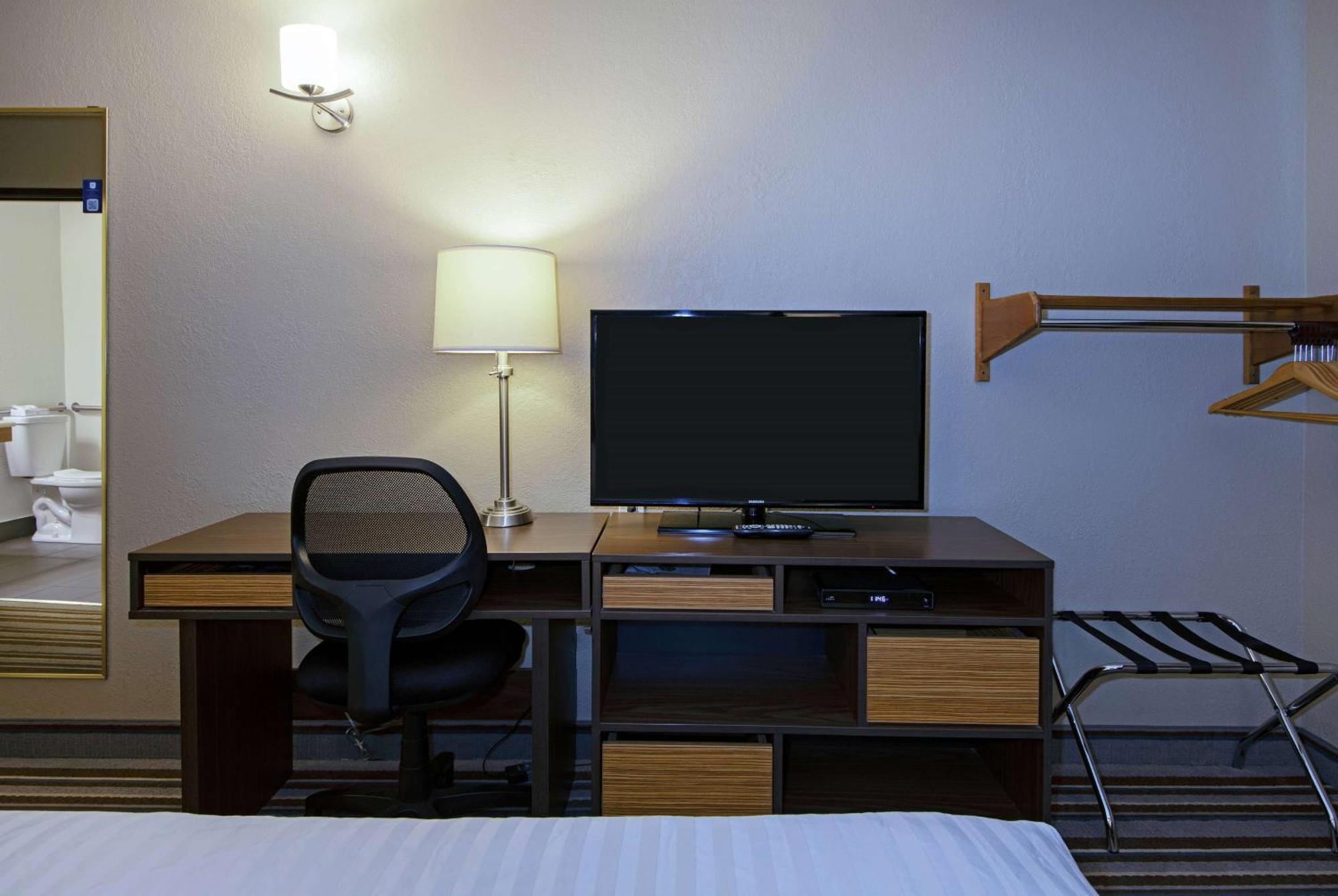 Hotel Super 8 By Wyndham Kamloops On The Hill Exteriér fotografie